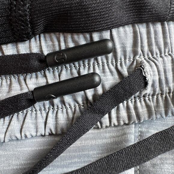 Lululemon Mens Pace Breaker Out Of Mind Lined Shorts Size L 9" Style M7AAYS Gray - Picture 7 of 8